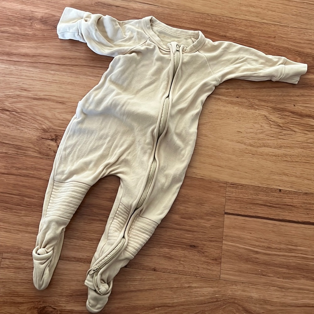 Goumi Bodysuit Size 6-9 months